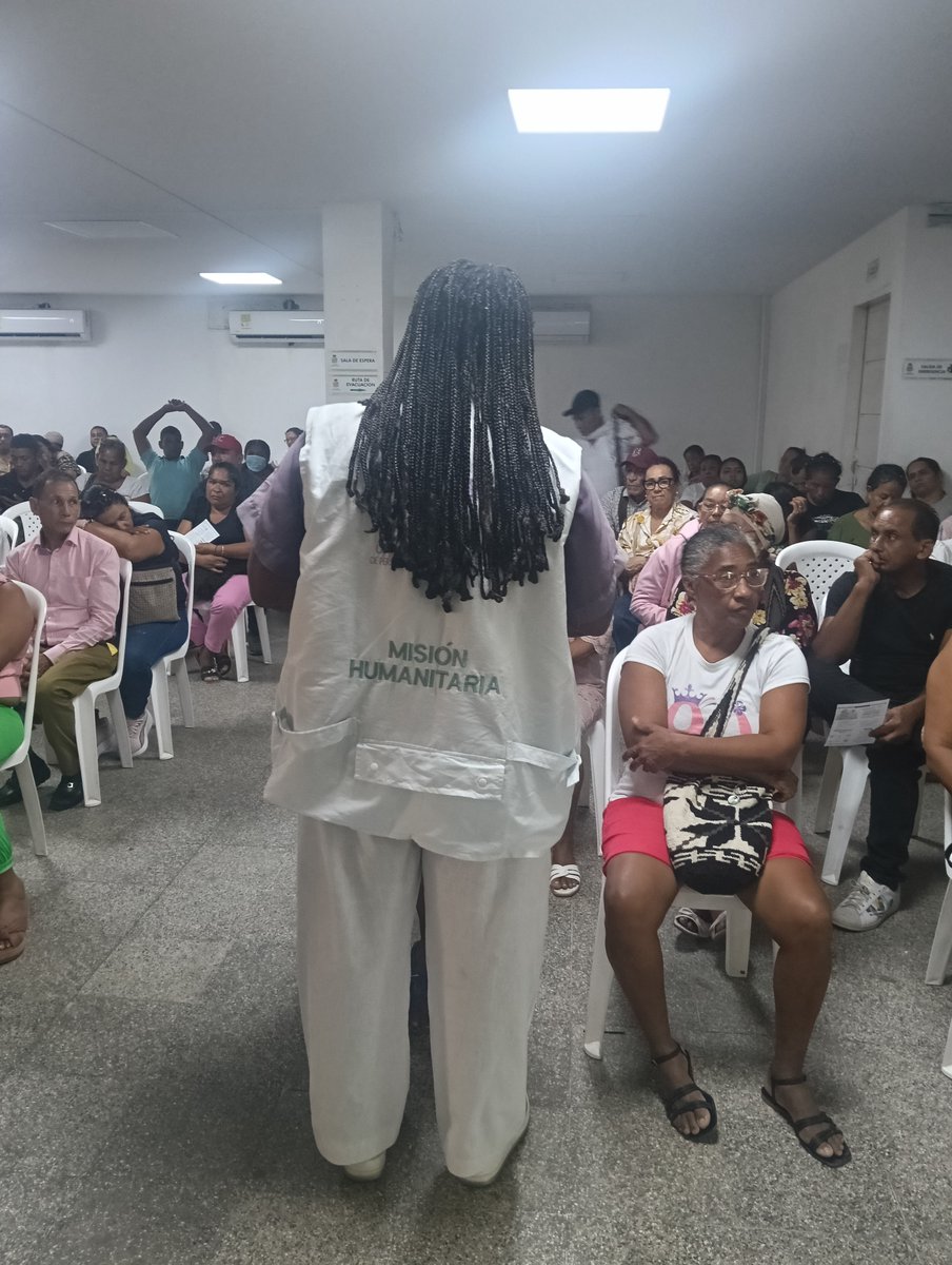 UBPDcolombia's tweet photo. #UBPDCesar | Buscar a quienes nos faltan es un acto de amor puro y dignidad colectiva. Encuentro pedagógico con víctimas del conflicto. Nos solidarizamos como sociedad, con las familias que buscan. Cada detalle, cada recuerdo, aporta a la verdad. #LaBúsquedaNosUne https://t.co/xxWGKAzylq
