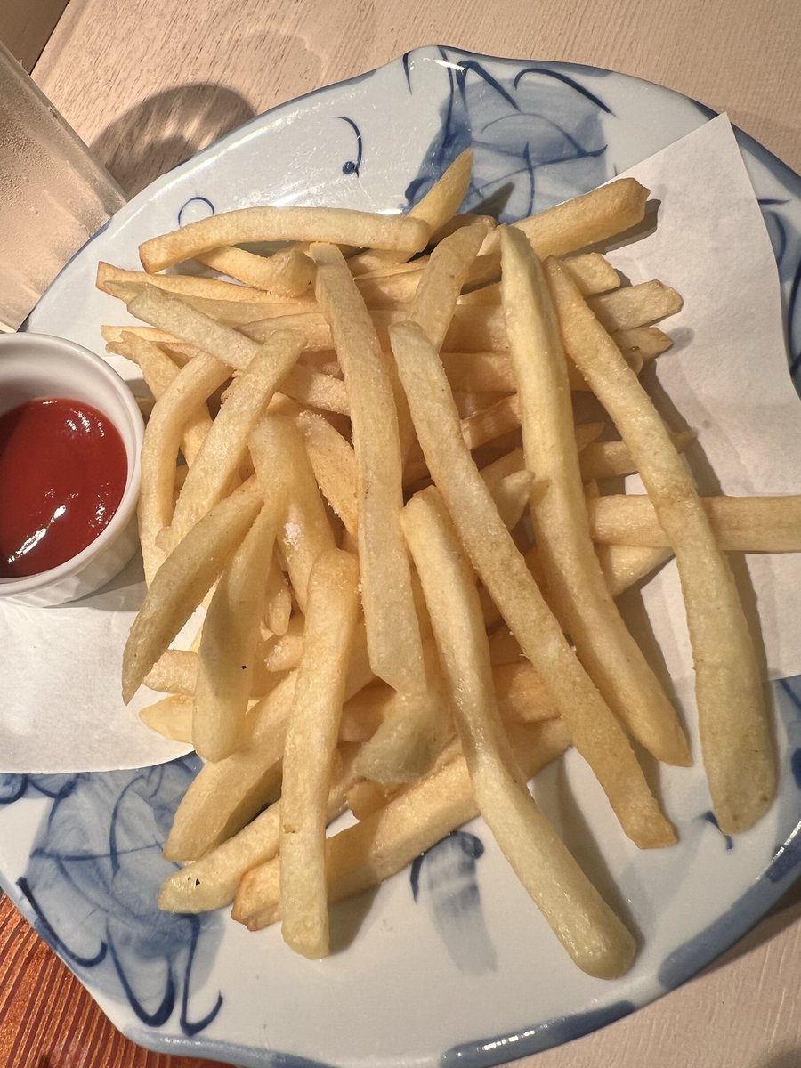 ChannelSekky's tweet photo. 居酒屋で一杯友人と飲んでます♪ https://t.co/LuzL9eeM5G