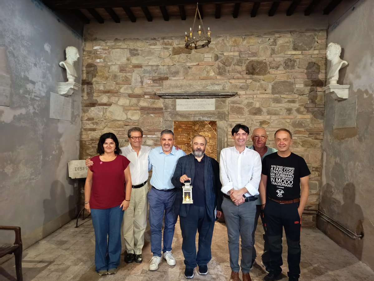 ManfrediPotenti's tweet photo. 📍OGGI ALLA #MINIERA DI #MONTECATINIVALDICECINA, PER LA FESTA DEI "#RAMAI"
Questa mattina si festeggiano i "RAMAI".
Apertura straordinaria della Miniera di Montecatini con molti intrattenimenti.
La parola "ramai" indica quei minatori che per...
https://t.co/vqf0fLu4wt https://t.co/5O1dTENuq1