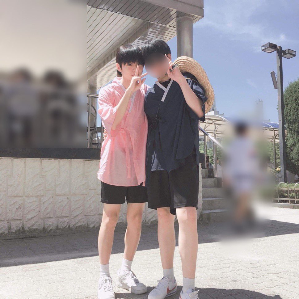dear_sangwon_'s tweet photo. 작은 누나가 머리 만져주면서 재운 중학생 이땅원..♡ https://t.co/6wBoWmDH0G