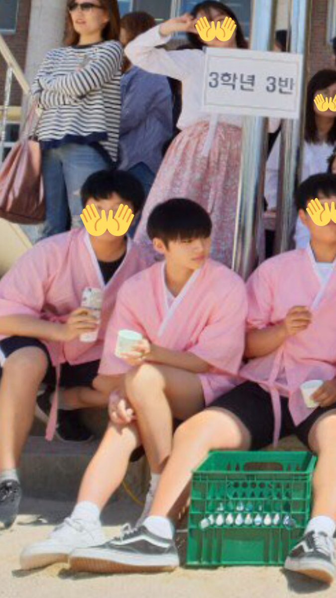 dear_sangwon_'s tweet photo. 작은 누나가 머리 만져주면서 재운 중학생 이땅원..♡ https://t.co/6wBoWmDH0G