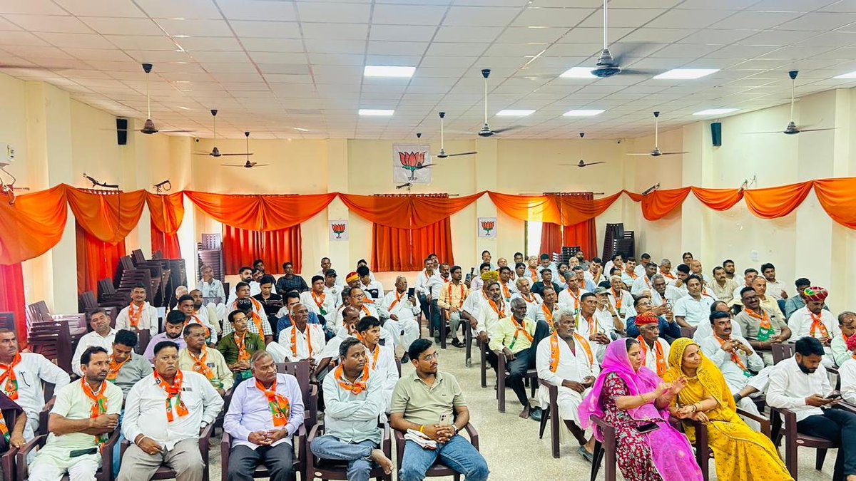 nihalchandindia's tweet photo. भाजपा जिला कार्यालय नागौर में आयोजित हुई अनुसूचित जाति मोर्चा नागौर शहर एवं देहात की संयुक्त बैठक में मुख्य अतिथि के रूप में उपस्थित रहकर कार्यकर्ताओं को केंद्र तथा प्रदेश सरकार की जनकल्याणकारी योजनाओं से अवगत कराते हुए आने वाले समय में भाजपा को मजबूत करने के लिए आह्वान किया। https://t.co/nJYgS9BKFD