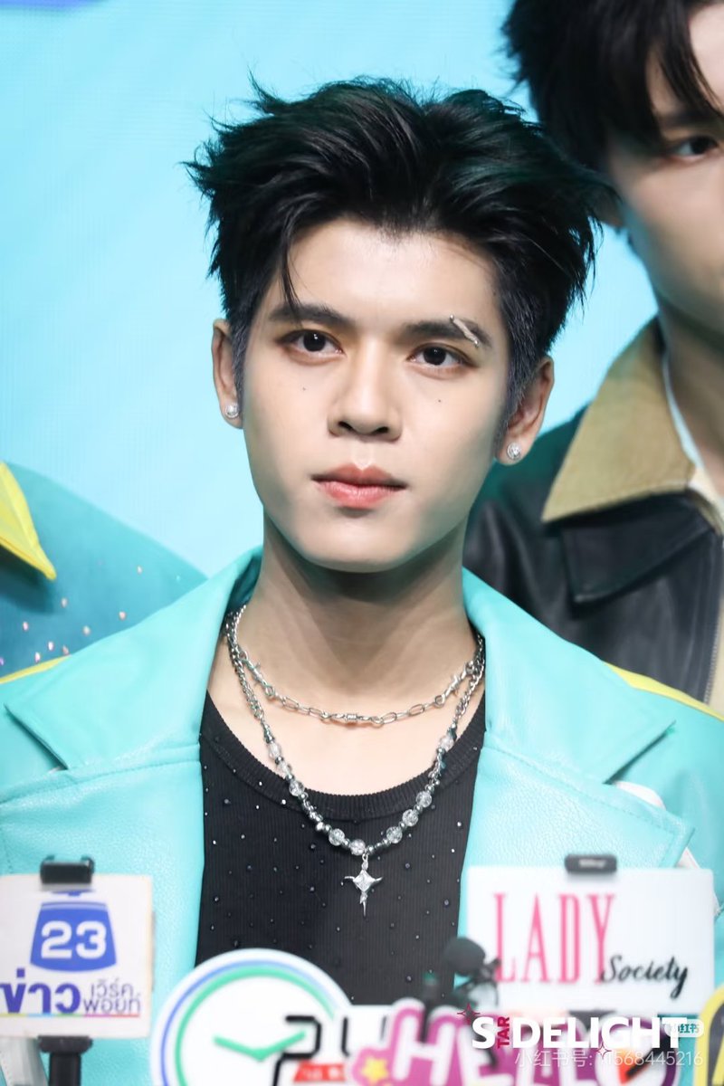 Anllys_Dorn's tweet photo. เฮียดรณ์ เซ็นเตอร์ สุดหล่อ วง #NexT1DE เมนแดนซ์ เมนตีลังกา เจ้าของรอยยิ้มสดใส จนได้เป็นพรีเซ็นเตอร์สินค้ายาสีฟัน 😁

#DORN #佑泷 #DornKhumraj 
#NexT1DE_DORN https://t.co/wmn34eNq0a