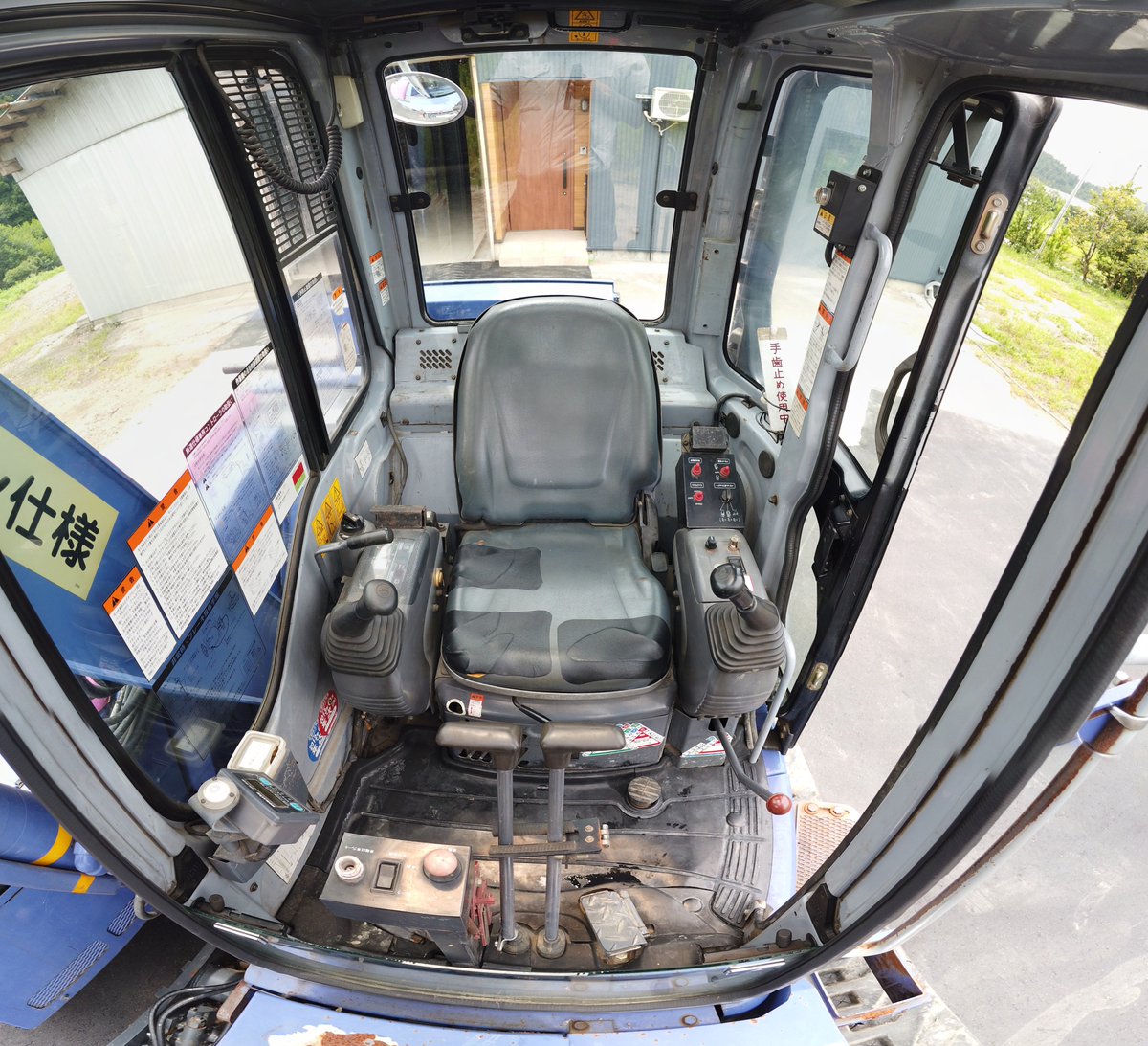 GARA_2038's tweet photo. 自家用軌陸バックホウ【小松_PC58UUT-3_1342_GARA_null】をMCDBに登録しました
普通は撮影できない箇所の写真も盛りだくさんなので是非ごらんください🥳
https://t.co/uqcoB7iFvo https://t.co/IuFdWlx3e3