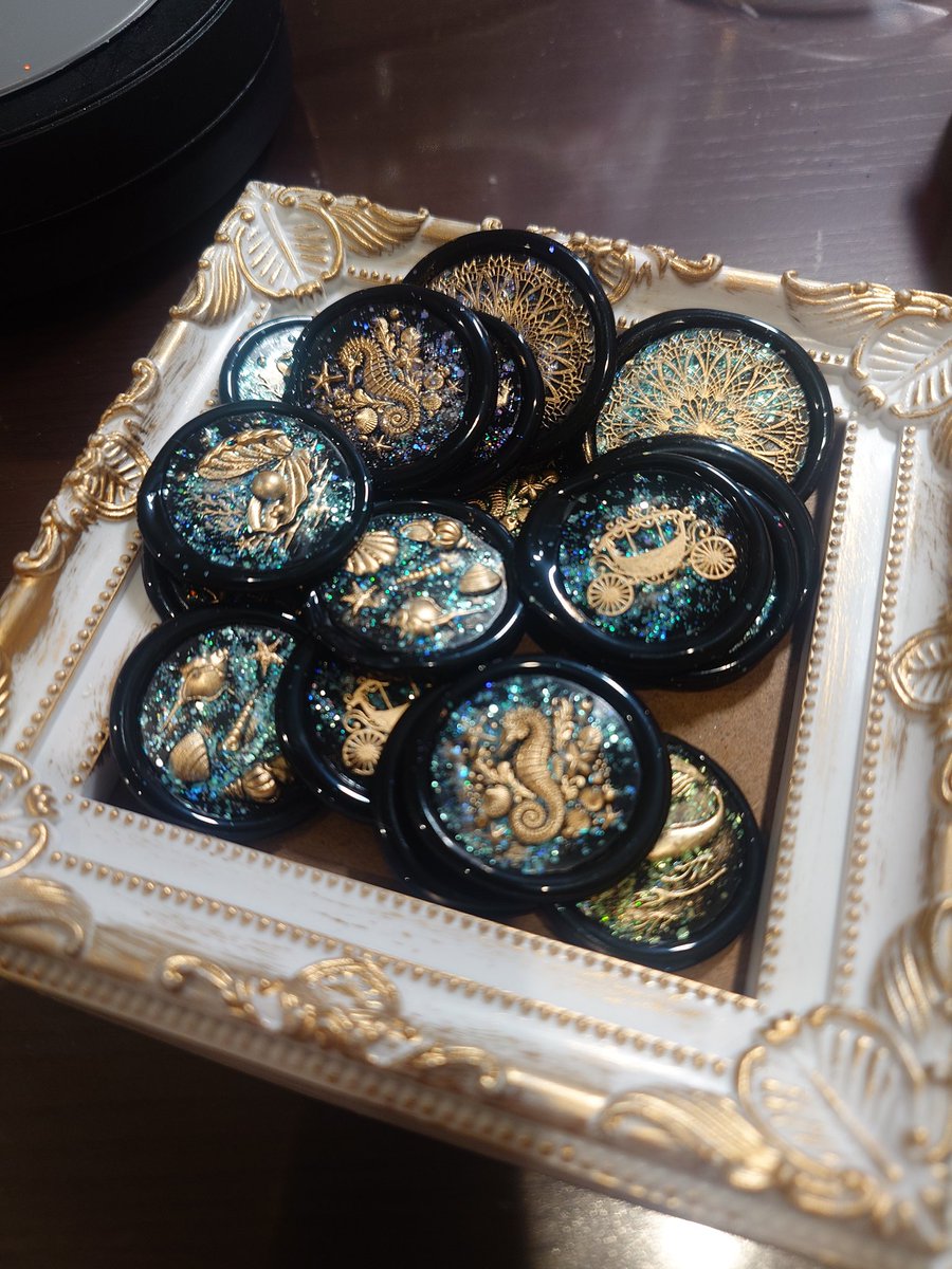 mu_araran's tweet photo. シーリングスタンプのターン！！

でも、グルーがグルーガンから上手く押し出されずに手でおしだすという、、、ちょっとだけ、イラッとした、、、。 https://t.co/XUwfpTWgMO
