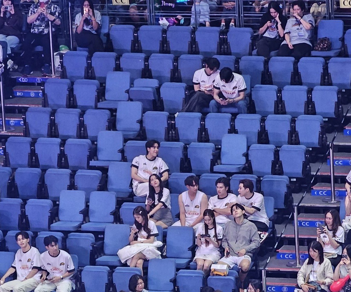 yapnilsc's tweet photo. remember earthmix's iconic starlympics social distancing back in 2023???? https://t.co/qi0TbJHWEm