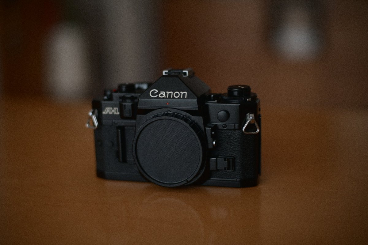【しんや様】Canon A-1 + NewFD 50mm f1.4 動作確認済み 父の形見 Canon A-1 New FD 50mm F1.4 越しに覗いた世界で 久しぶりに