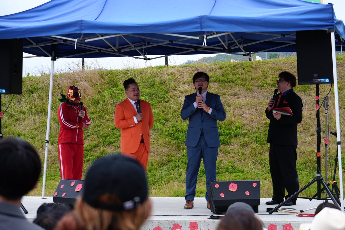 sprinkleakasaka's tweet photo. #ほやっほー祭 2026 2日目。
今年はメインステージのMCとしてお手伝いさせて頂きました。
夢みたいでした。
夢だったんじゃないだろうか。
いや夢にしちゃあいけねぇな。
萌江ちゃんを始め皆さんありがとうございました！

今日を思い出して泣く夜があると思います。 https://t.co/irnBHve4T5