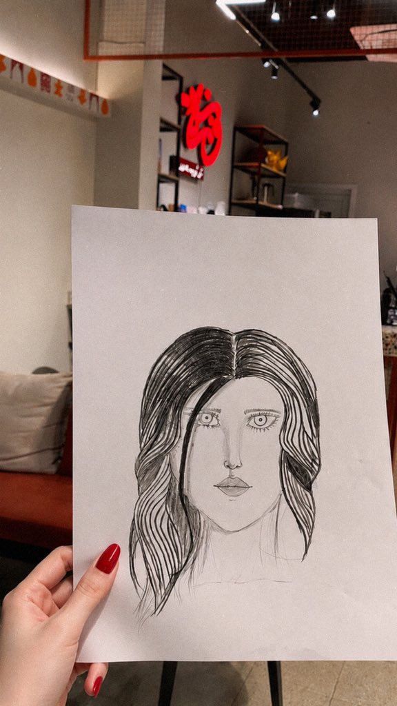 messi_ab30's tweet photo. كنت فاضية وما عندي شي أسويه…
قلت برسم بنت عادية وبعيش جو الفنانة 🎨✨

وبعدها اكتشفت إن اللي طلع مو بنت… طلع هالاند . https://t.co/ifDqKWDbLb