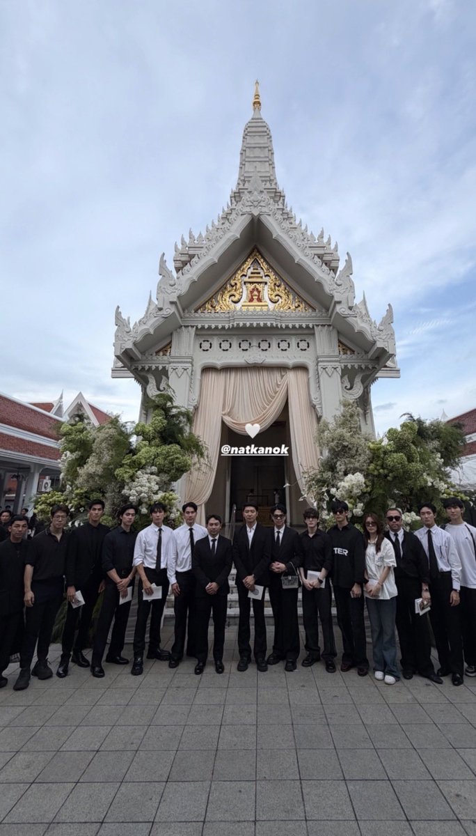 __BeWithU__'s tweet photo. มิวตุลย์ไปส่งคุณนัท 🤍 https://t.co/1RAaDoTux8