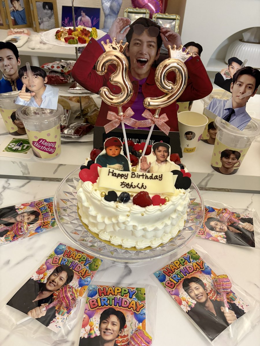 JCW_yuri's tweet photo. チャンくん♡
お誕生日🎂おめでとう🎉
笑顔あふ��る、素敵な一年になりますように🥰　　

みんなとお祝いできて良かった🥂楽しかった❣️
ありがとう💕

#チ・チャンウク
#지창욱 https://t.co/Tkd2axkxnI
