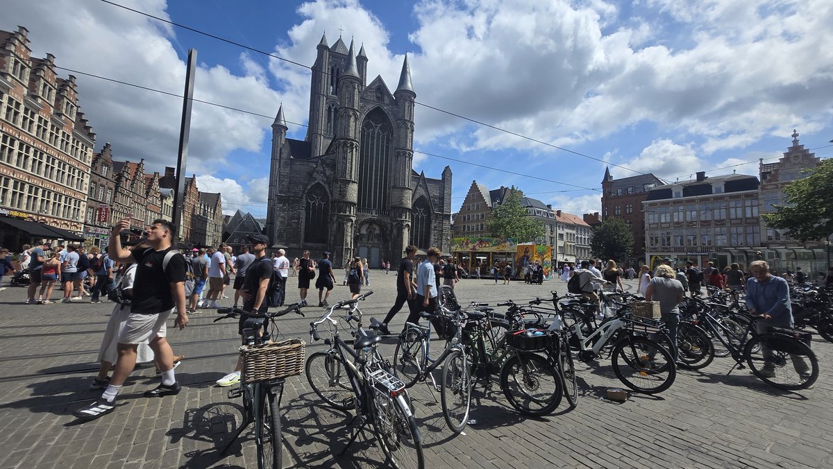 unilubis's tweet photo. Gent-St Pieters, Belgia. Kota sepeda😉 #easysunday https://t.co/gvO68nGlUO