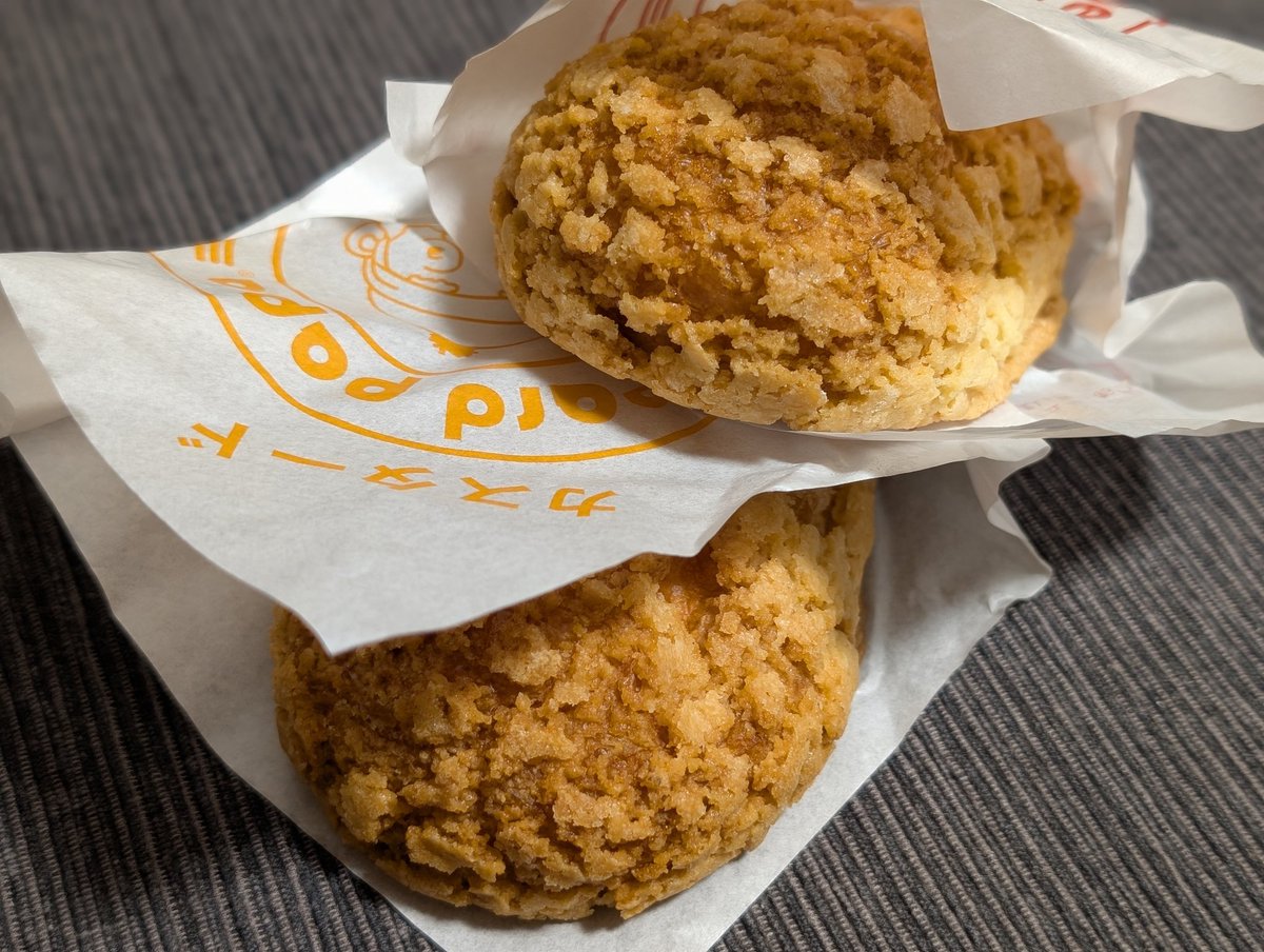 H0ukiStar's tweet photo. 大宮で買ったパパを食べる https://t.co/eZeZUWmadi
