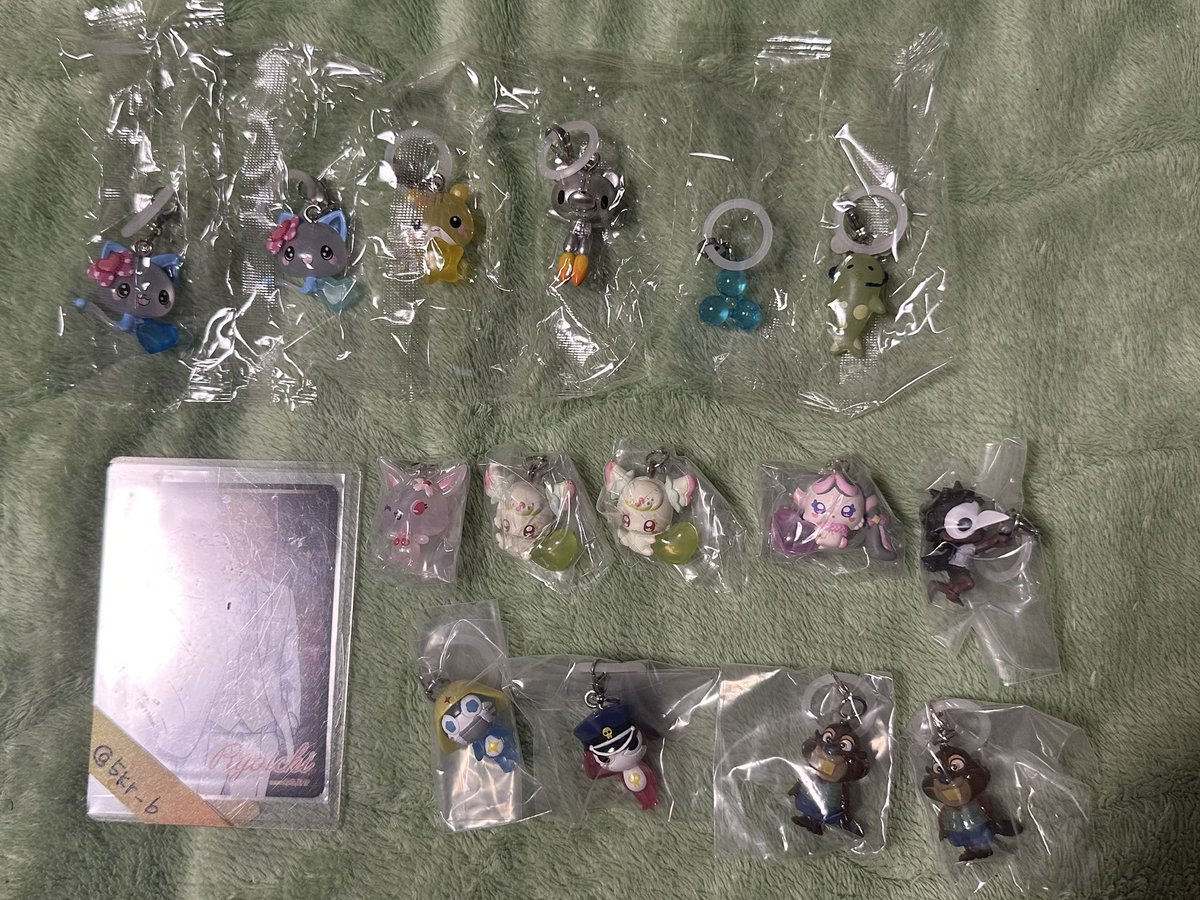 5kr_b's tweet photo. @1 めじるしアクセサリー　交換

譲→画像のもの
求→HUNTER×HUNTER G.I.編
キルア1、ヒソカ2、ビスケ1

よろしくお願い致します https://t.co/sNQYJ2jCFd