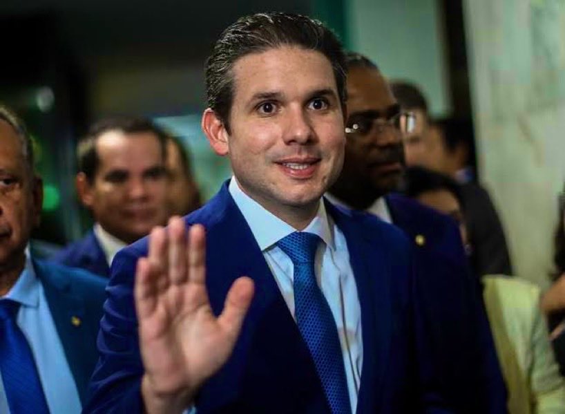 NewsLiberdade's tweet photo. 🚨URGENTE - Hugo Motta usou 176 voos da FAB como presidente da Câmara, 43% para sua terra natal, diz O Globo https://t.co/Y4yyfbF6gq