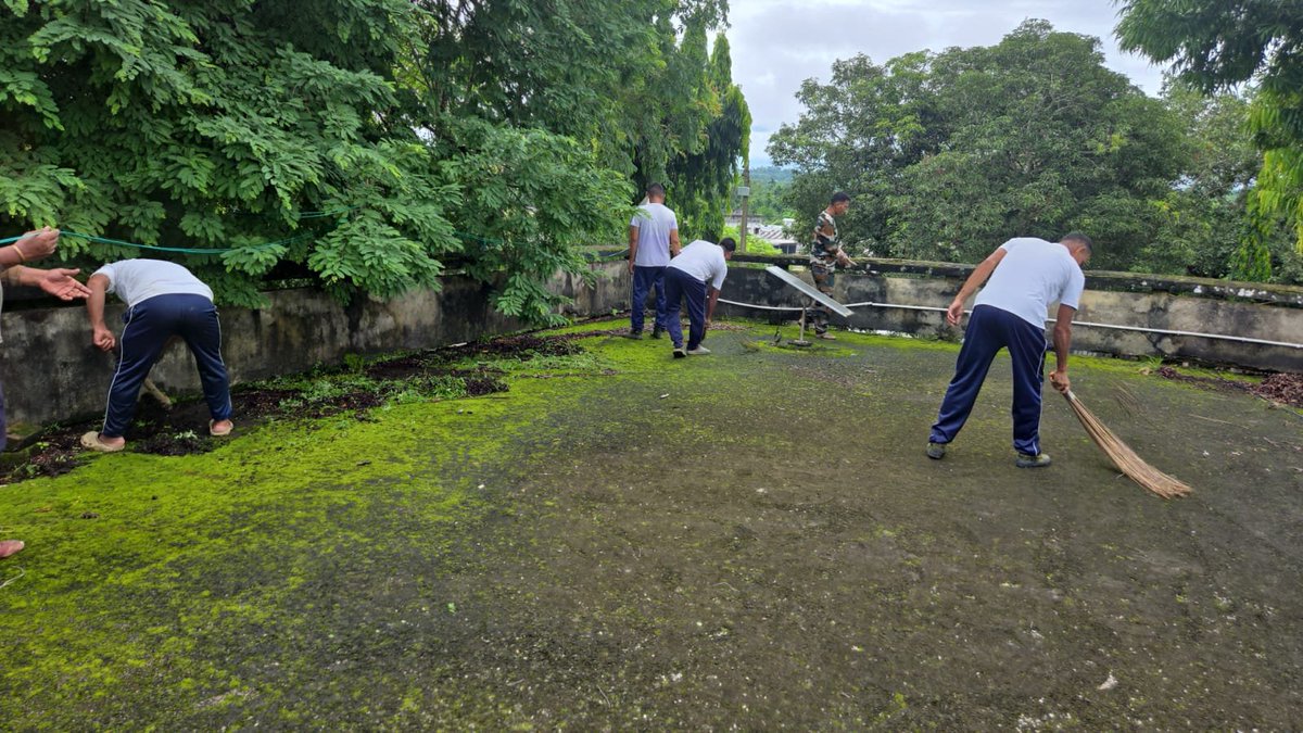 Dhalai_Police's tweet photo. As part of the Swachh Bharat initiative, Dhalai Police conducted cleanliness drives across various Police Stations, Units, and District HQ. Police personnel actively participated in the campaign, reinforcing the commitment to a cleaner, healthier, and greener environment https://t.co/7uoiDPdNTi