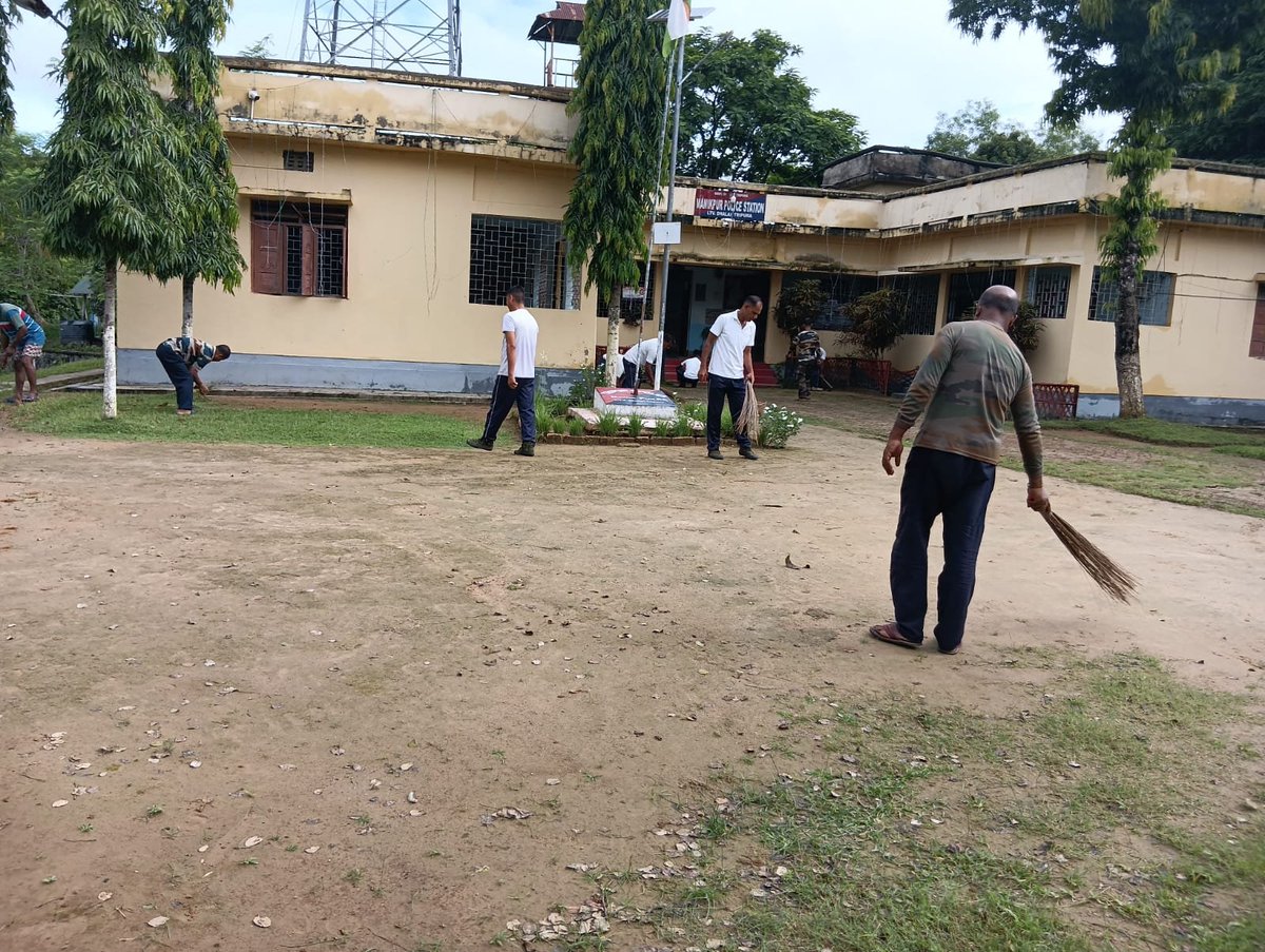 Dhalai_Police's tweet photo. As part of the Swachh Bharat initiative, Dhalai Police conducted cleanliness drives across various Police Stations, Units, and District HQ. Police personnel actively participated in the campaign, reinforcing the commitment to a cleaner, healthier, and greener environment https://t.co/7uoiDPdNTi
