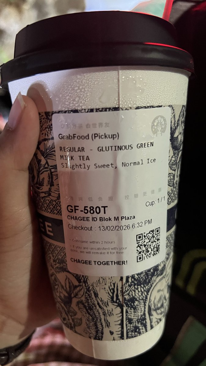 ffarliani's tweet photo. Pernah nyobain chagee kesukaan wonyoung yang ini, ternyata gue yang kampung soalnya ga doyan 😭 demiAllah kaya minum jus taokaenoi alias jus rumput laut 😭😭😭😭😭😭
Udah paling bener yang da hong pao sih https://t.co/ZZuym8YZHL