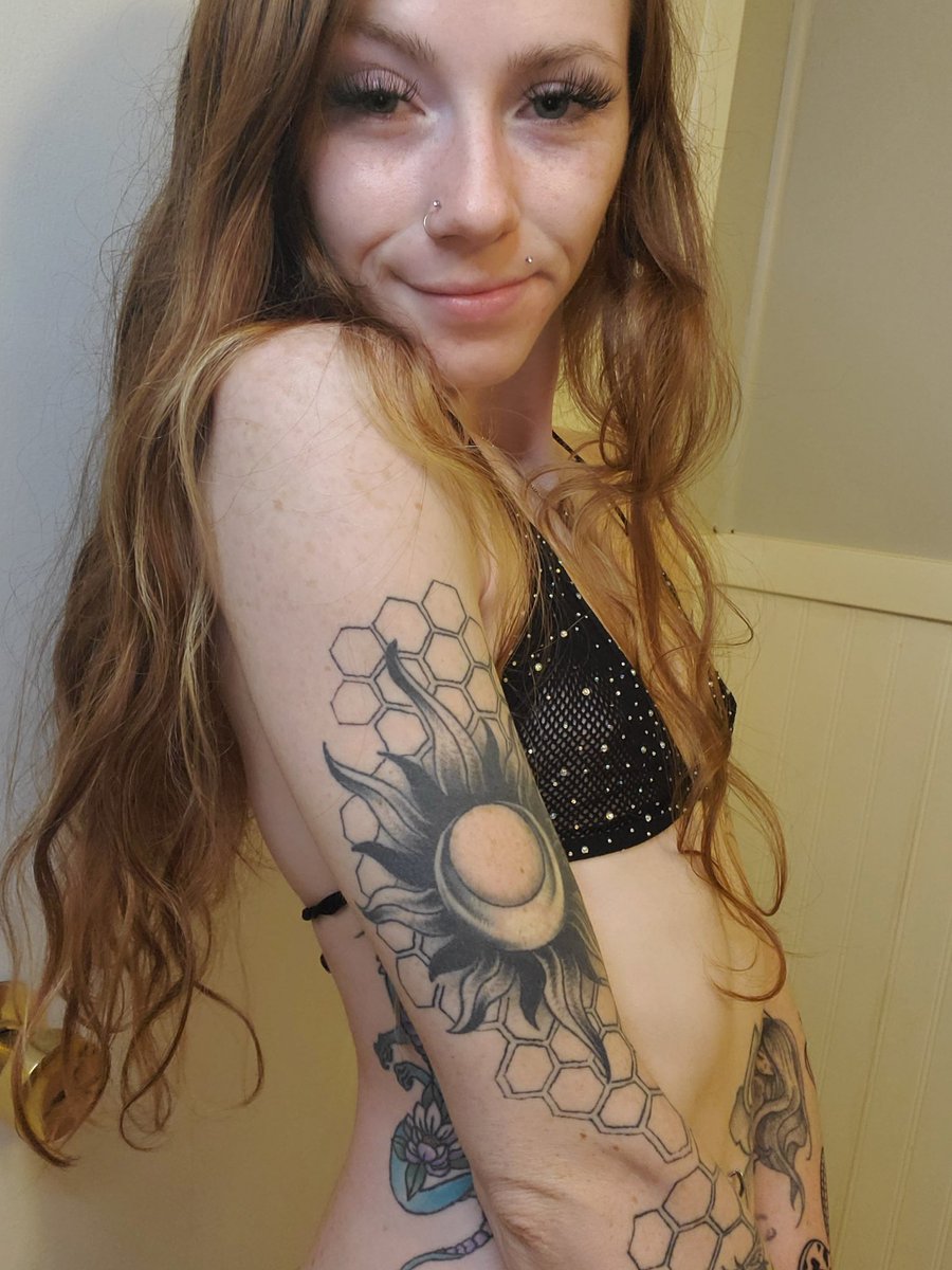 Daizee005's tweet photo. ur fav lil redhead 🤭😻

#content #tight #petite #anal #squirting #tease 

https://t.co/IKskOkLh6o https://t.co/sVrbmnjYSH