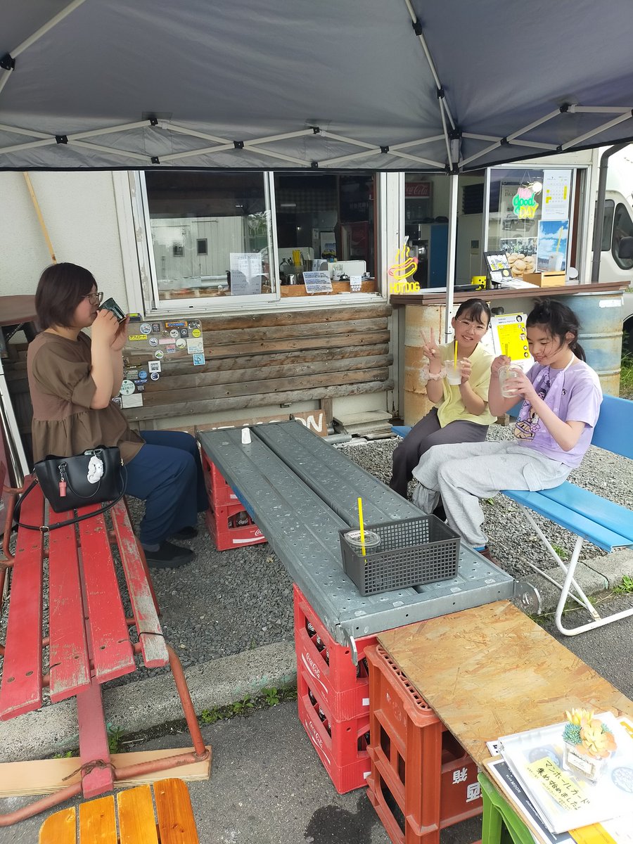 artmediak's tweet photo. 今日は終始盛況な１日でした！お世話になっているパン屋さんの方がお子様を連れて来てくれたり、シェークスタンドのお客様が珈琲を頼んでくれたり、色んな人達が行き交うお店で面白い！！次回は7/25(土)10:00〜オープンです。#岡谷市 #珈琲 #シェークスタンド https://t.co/Vc9bv0yHVW