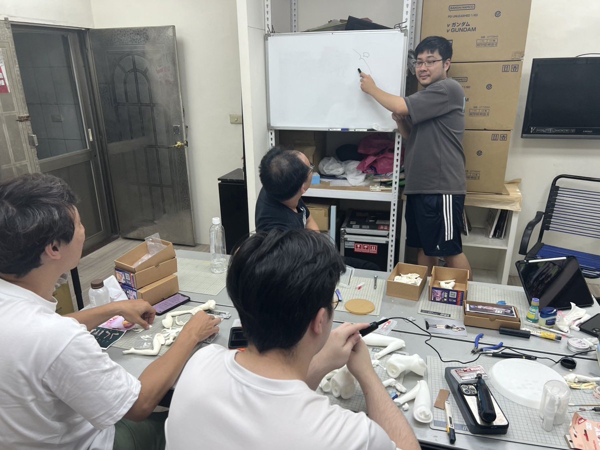 dancatmodel's tweet photo. 7/4
台北人形GK打樁修模課程結束啦，是一個充滿各種工具使用心得，踩雷與推坑的過程～ https://t.co/eyREv6ITq1