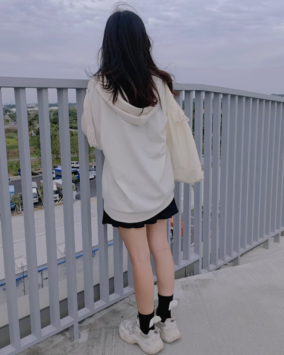 KanFong3's tweet photo. 陰天也要開心過日子喔 ☁️
#幹話 #感謝按讚追隨 #處女 #少婦 https://t.co/XsaRan6K26