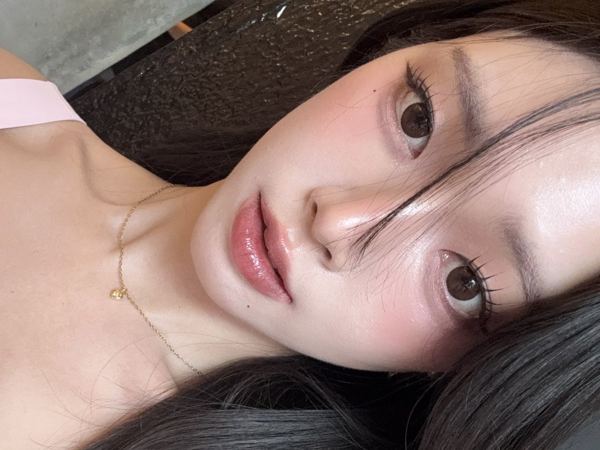 morpormorpaeng's tweet photo. fav คสอครึ่งปี 2026 ที่ใช้แล้วชอบ มีแล้วแต่งหน้าสวยขึ้นกว่าเดิม(มาก) ซื้อมาแล้วไม่เสียดายตังสักบาทคือ

-เบสฟ้า meilinda
-รองพื้น kate สูตรใหม่
-มาสคาร่าคิ้ว heartpercent
-คอเรคเตอร์ gentle color
-แปรงคอนซีลเลอร์ brushtoo
-skin tint odbo
-คุชชั่น l’oreal สูตรใหม่
-ดอลลี่อาย heart percent
-laka สี 141
-อายไลเนอร์ canmake
-พาเลทตา 2an
-ไฮไลท์บาล์ม hince
-ที่เขียนคิ้ว supermom
-คอนทัวร์ judydoll ตลอดกาล
-ขนตาทรง monako