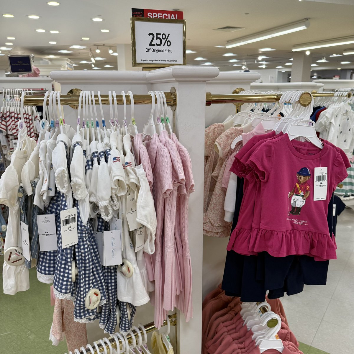 MM4103702960223's tweet photo. 子連れハワイで行ってよかった場所🌺👶

修正7ヶ月で初めてハワイへ✈️
赤ちゃん連れで楽しめるかな…？と不安だったけど、現地の人が本当に優しくて想像以上に過ごしやすかった🥹🤍

これから行く人向けに、実際に行ってよかった場所をまとめました👇✨ https://t.co/fq4aI60esD