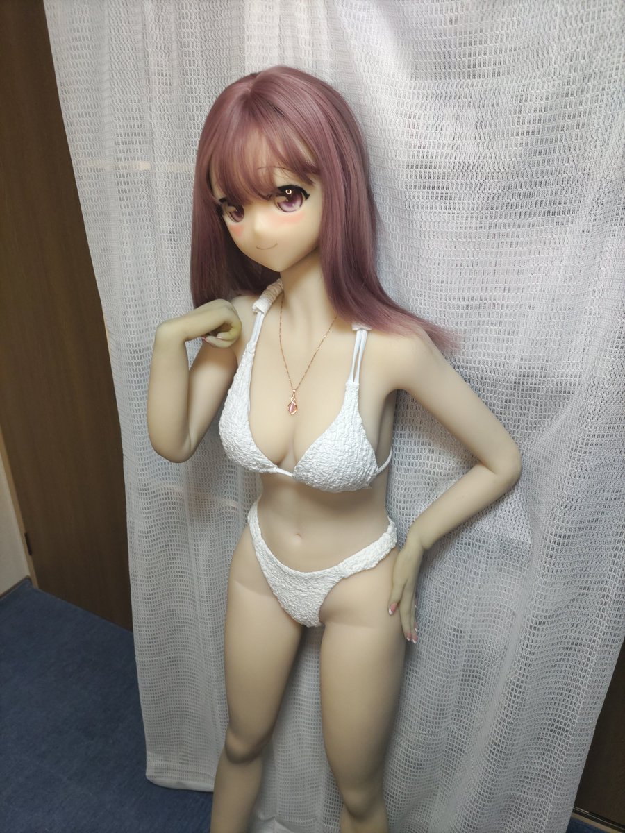gen20241119's tweet photo. 今日はビキニスタイルの日らしいので麻衣にもビキニ着てもらいました
麻衣「よりにもよって一番ハイレグな奴😅」
げん「ブルーのどっか行っちゃたかも、今度探しとく」
＃ビキニスタイルの日
＃うちの子可愛い
＃ドール着替え https://t.co/BZujBrz9HW