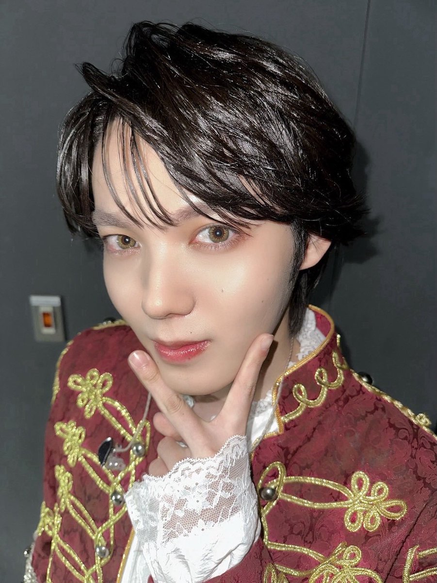 슬쩍이..🍜 tweet media