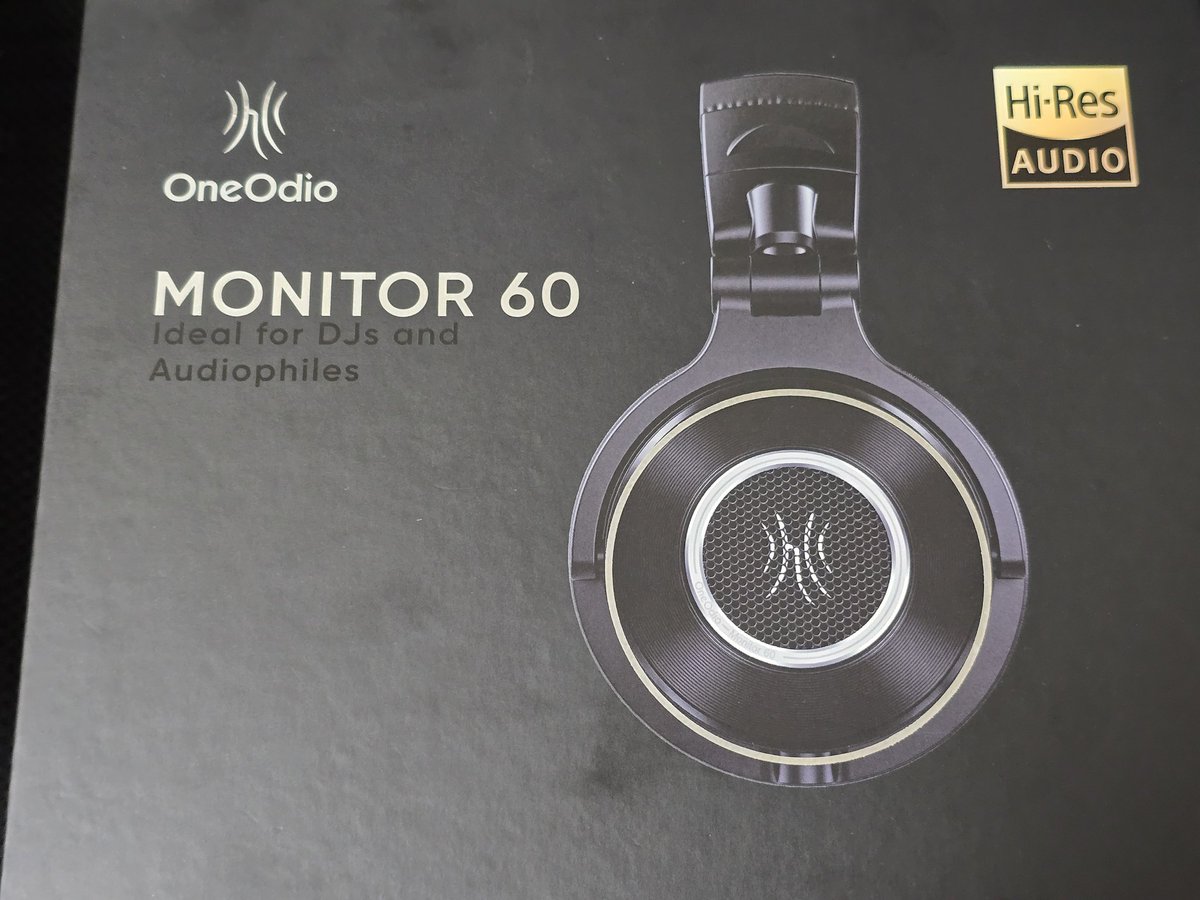 Almator_audio's tweet photo. 🎁イヤホンプレゼントキャンペーン🎁
1000フォロワー突破を記念して、私の所有する次のイヤホンの中からお好きなものを一つ、1名様にプレゼントします！

・CVJ Neko
・TRN Dolphin
・KZ ZST PRO X

また、期間中に1500フォロワー達成した場合、選択肢に
・KZ AM16
を追加し、

更に2000フォロワー達成した場合
・OneOdio Monitor 60
を追加&当選人数を【2名】にします！

全て開封後、約100時間エージング済です。
レビューのために数時間リスニングしました。除菌して発送します。

▼ 応募方法
1.@Almator_audioをフォロー
2.この投稿をいいね&リポスト

※あたるってぃーで抽選します。

▼発送方法
ヤマト運輸「スマホで送る」で匿名発送します。
日本のみの配送です！

▼期限
7/13(月)12:00まで