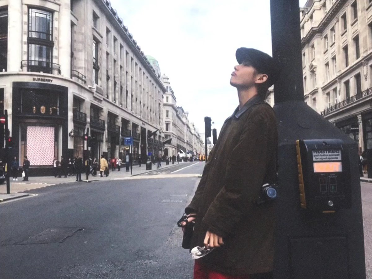 skiestete's tweet photo. london taehyung my beloved https://t.co/uWxLjnkZXD