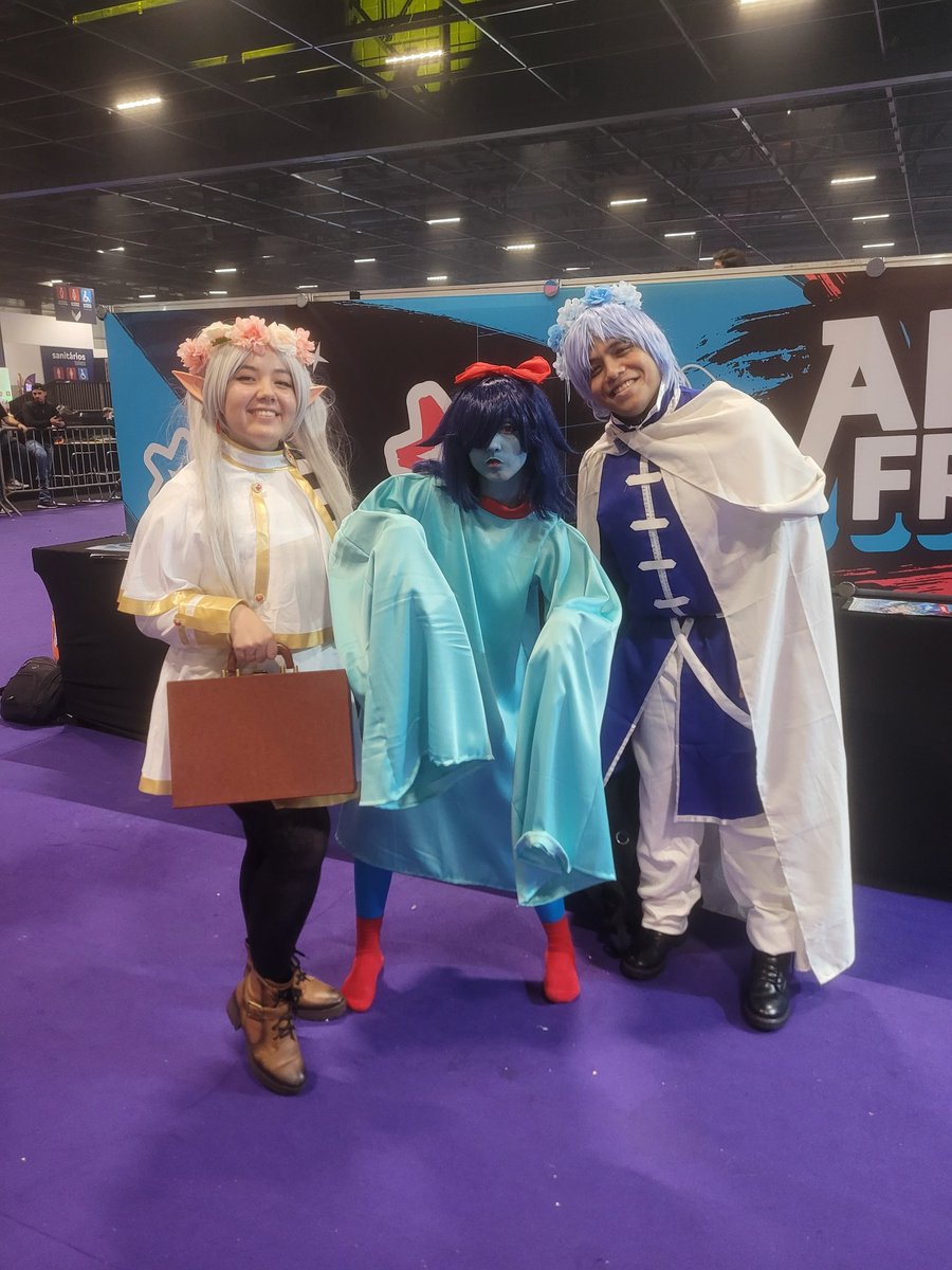 ValDoesarts's tweet photo. Fui fotografa oficial dos meus amigos ontem no #animefriends  e logo antes da gente ir embora encontramos a @fehdubs https://t.co/xR4nZMEoCD