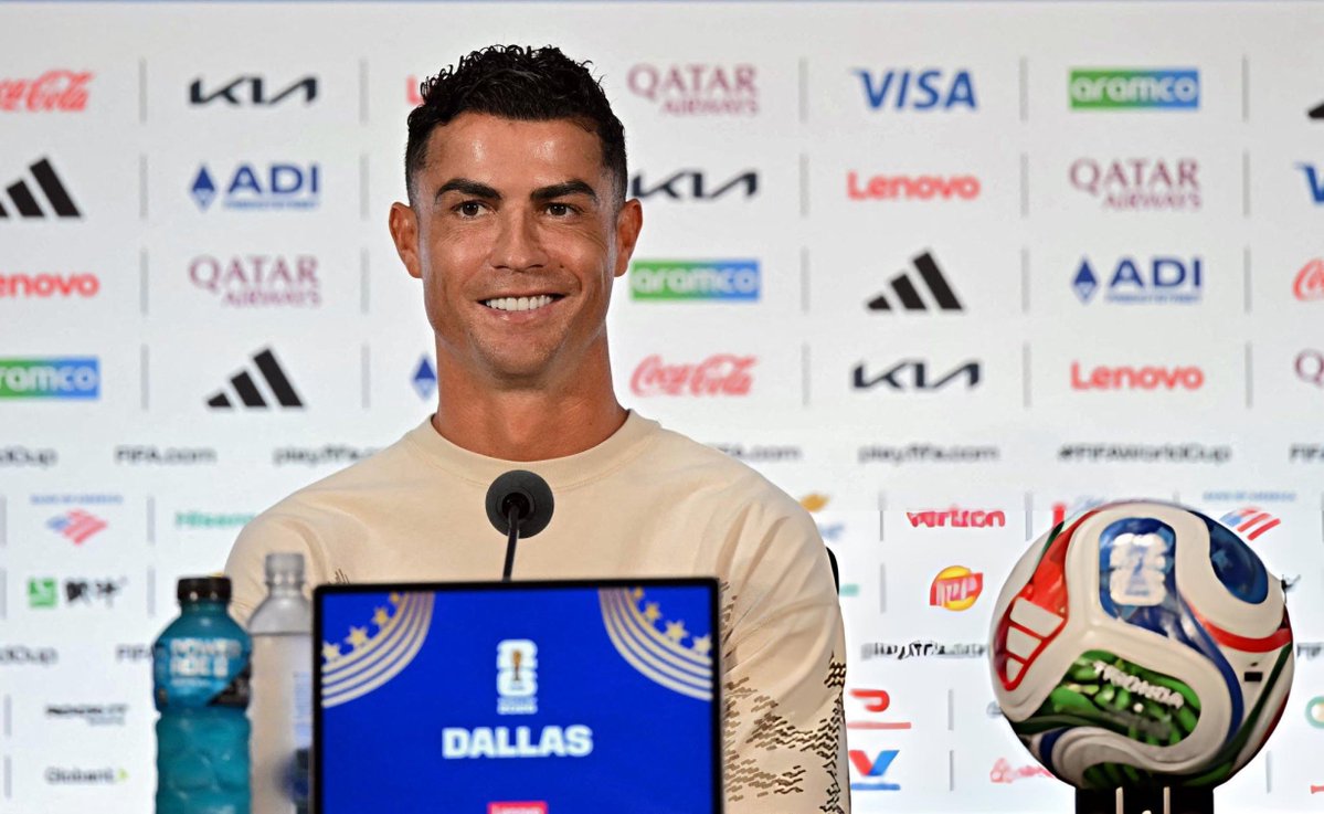 madrid_total2's tweet photo. Cristiano Ronaldo:

“No me falta nada en la vida.

Dios ha sido generoso conmigo y me ha dado todo lo que nunca esperé ganar, especialmente con Portugal, y a nivel personal, no me ha faltado nada en absoluto.

No seré mejor Cristiano si gano el mundial, ni menos Cristiano si no lo hago”