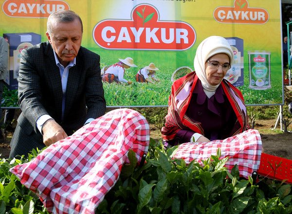solcugazete60's tweet photo. ÇAY-KUR, bu yıl 3. kez zam yaptı.

%15 daha zam yapan ÇAY-KUR, 2026 yılının ilk yedi ayında toplamda %40 oranında zam yapmış oldu. 

Yeni zamlı fiyatlar pazartesi gününden itibaren geçerli olacak. 

(Sözcü) https://t.co/QMOmWgt3Wp