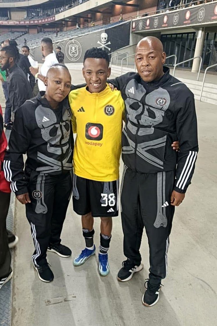 LephatsoaBB's tweet photo. @Bosto_M @Kukhanya_James https://t.co/f7S5B39iSb