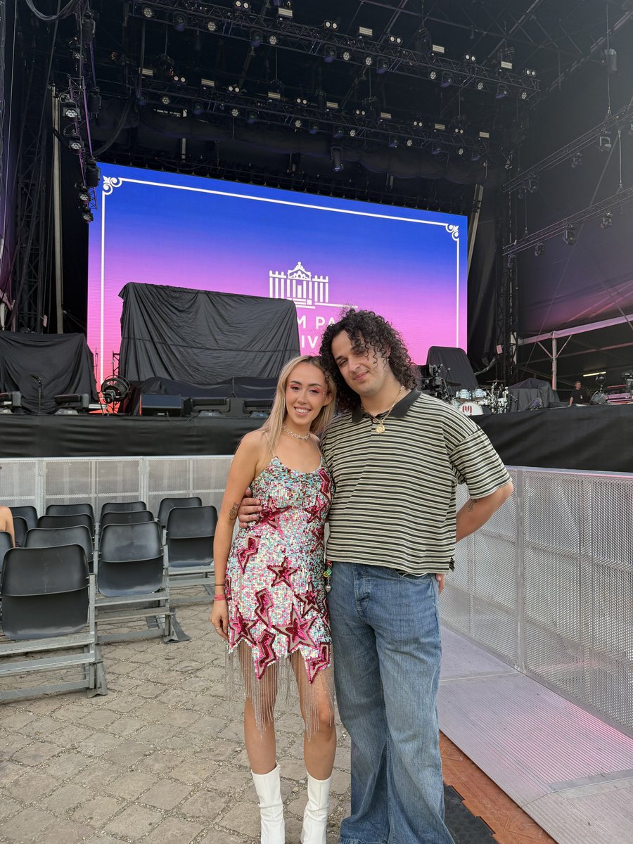 katysprismlight's tweet photo. safe flight angel @giannixperry love u for life 🥺🧡 https://t.co/FEkKUiuKBm