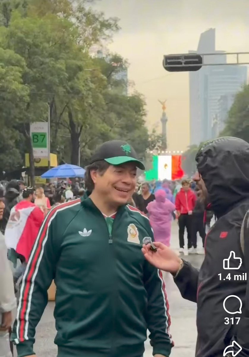 MarxArriaga's tweet photo. Mientras otros le harán el caldo gordo a los abusos, explotación y depravación de la @FIFAcom 

Los Comités para la Defensa de la Nueva esctuela Mexicana, estaremos a las 6:00 pm. teorizando sobre la Nueva Escuela Queretana y una posible TAXONOMÍA DE LA INSURGENCIA https://t.co/xZmWcksGXa