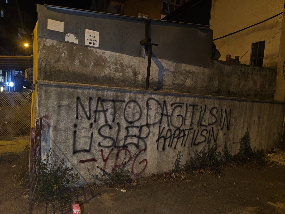 ydgiletisim's tweet photo. İzmir*
NATO, halkların özgürlüğüne vurulan emperyalist bir zincirdir! Bu zirve, mazlum halkların kanı üzerinden kurulan sömürü düzenini tahkim etme çabasıdır.Sömürüye, işgale ve NATO’ya geçit yok! Gençliğin ateşi NATO’yu dağıtacak, halk kazanacak ! https://t.co/DFGpUWz46X