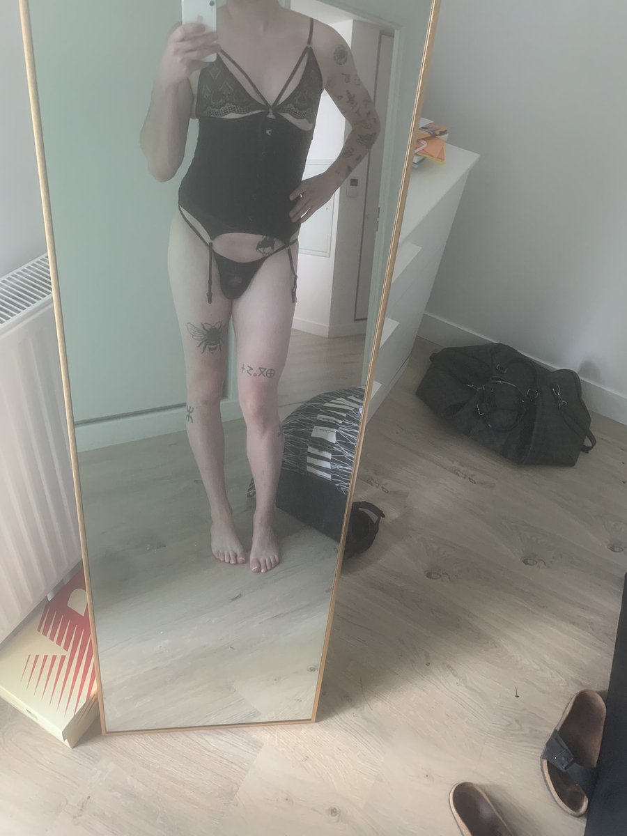 Certeta18's tweet photo. Coucou mes petits pervers 
#slave #sissy #Trans https://t.co/Zva3qHZkqa