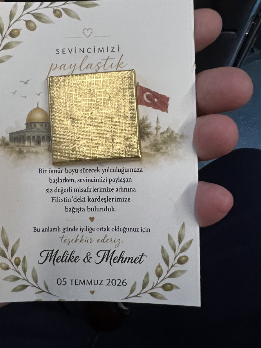 basbughaluk1's tweet photo. MEHMET VE MELİKE ÇİFTİNE BİR ÖMÜR BOYU MUTLULUKLAR DİLER BU ANLAMLI BAĞIŞLARINDAN DOLAYIDA GENÇOL AİLESİNİ TEBRİK EDERİM İNŞALLAH BÜTÜN YENİ EVLENEN KARDEŞLERİMİZE BU ŞEREFLİ DAVRANIŞ ÖRNEK OLUR https://t.co/bvvXCbm9vh