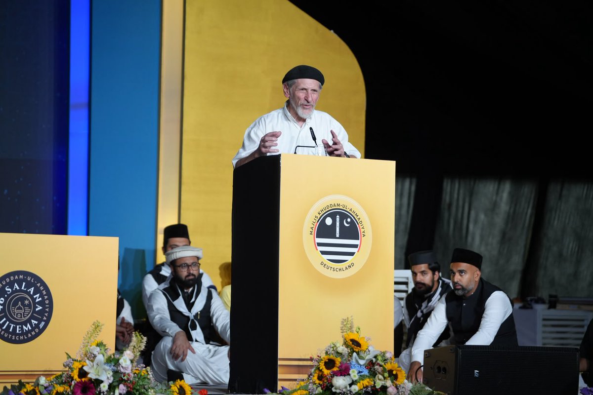 KhuddamDE's tweet photo. 🌟 Nach drei Tagen voller gemeinsamer Erlebnisse kamen die Atfal zur Abschlusszeremonie ihres #Ijtema26 zusammen.

✨ Mit den Worten von National Amir Sahib, der Ehrung der Sieger, einem Abschlussvideo und der Dua fand ihr Ijtema einen feierlichen und schönen Abschluss. https://t.co/eA8mEUUIRT