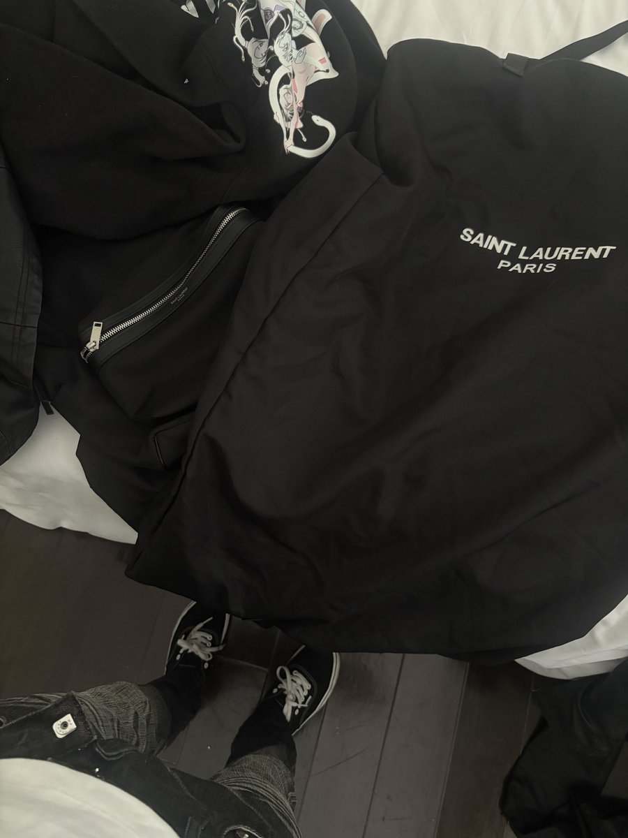 33rdvault's tweet photo. @hedi @ysl https://t.co/nxXsmESJyy