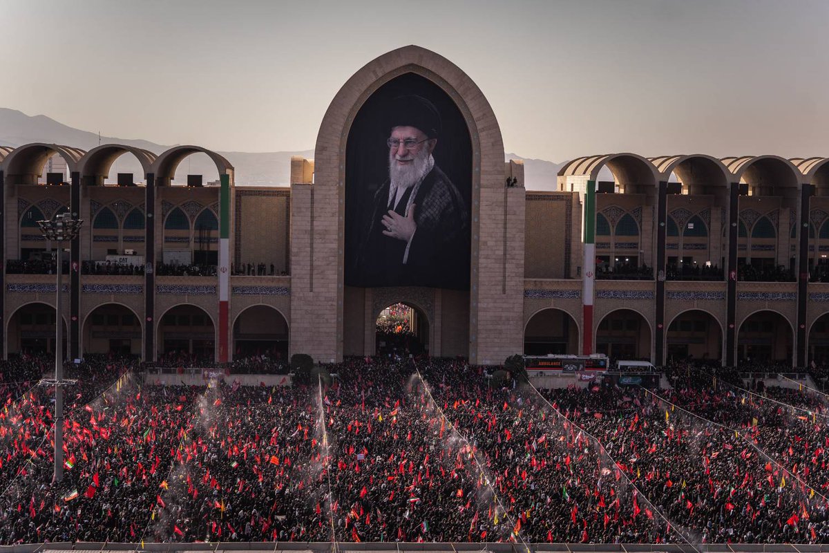 ma_attaran's tweet photo. #ملت خامنه ای 
ملت خدای #خامنه‌ای https://t.co/4eC6tlLgP1
