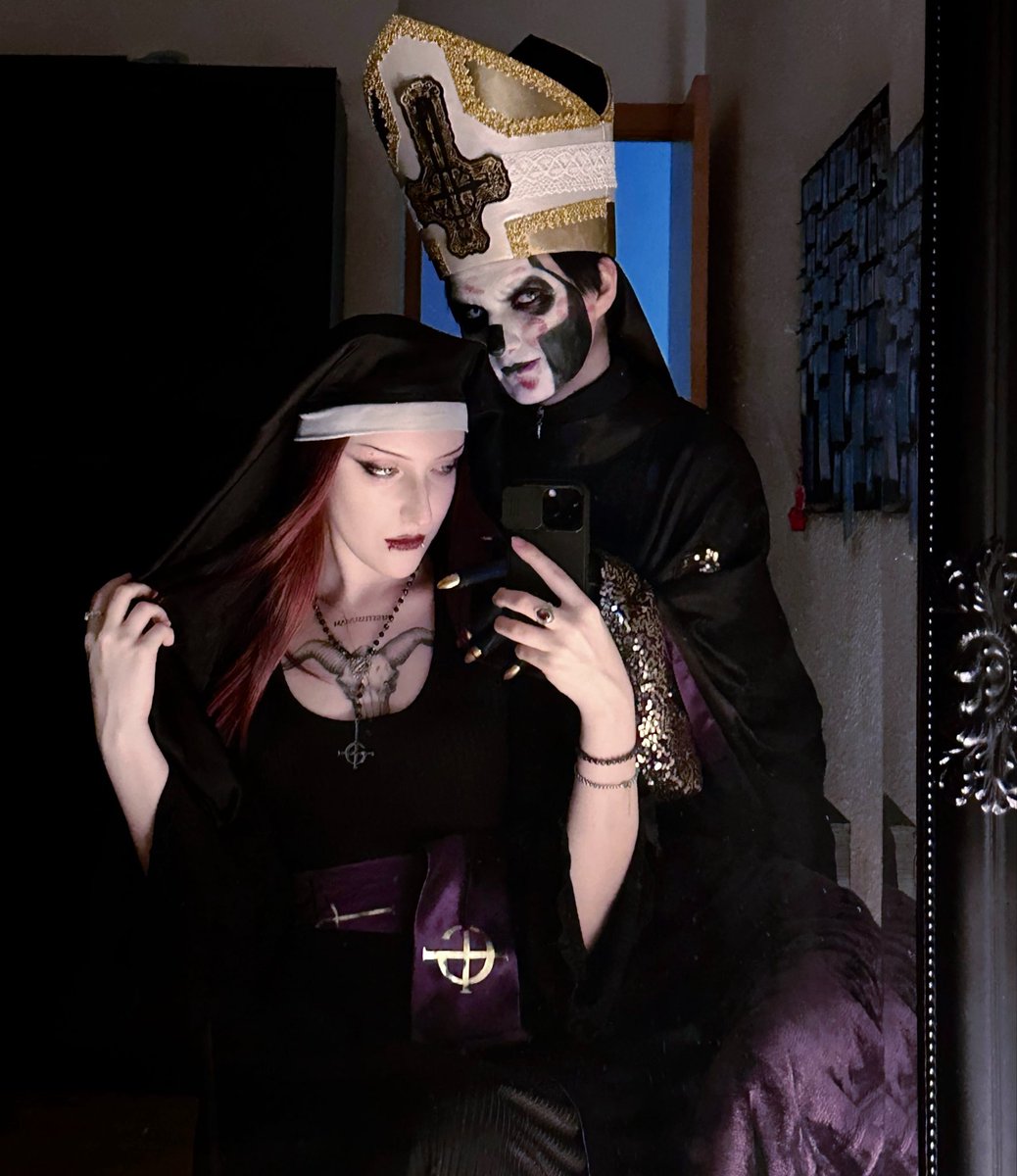 lingenmustdie's tweet photo. Sister Rosalina and Papa Terzo wish you a happy #ghelfiesunday 💋 https://t.co/rnI3chxqai