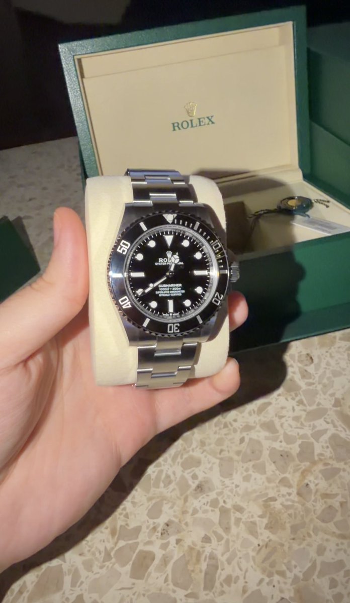 JulianMKD's tweet photo. Retirement life at 26 years old ain’t bad.

Bought my 78 year old grandpa a 2026 Rolex Submariner , there’s no point making money &amp; not treating the family.

Hope you’re all well https://t.co/uLyHeb7uYq
