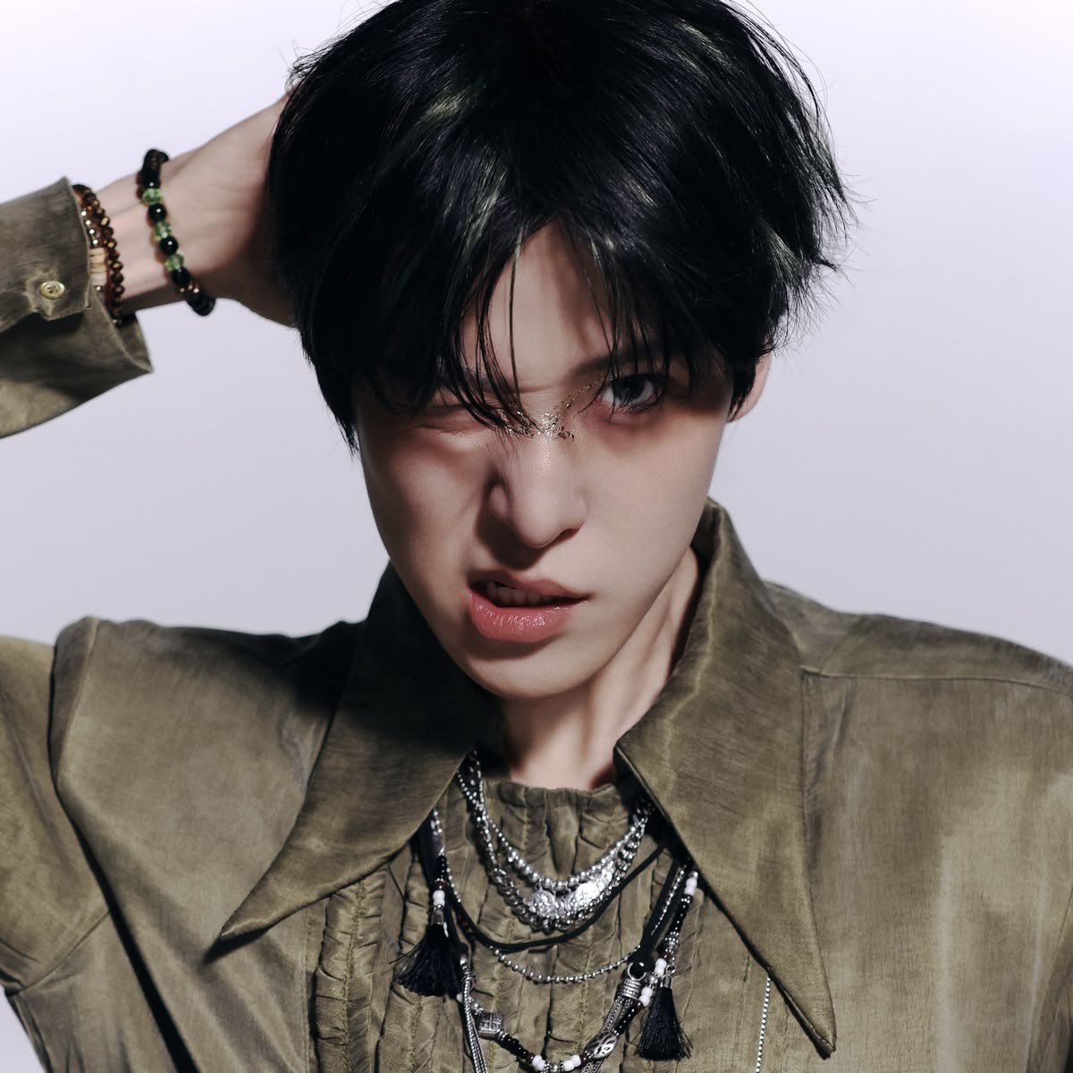 PeachDisturbing's tweet photo. how does pinterest see you? 
☆ kpop idol
☆ tattoo
☆ nails
☆ outfit

хочу ці джинси… https://t.co/lQGMK8XZzW