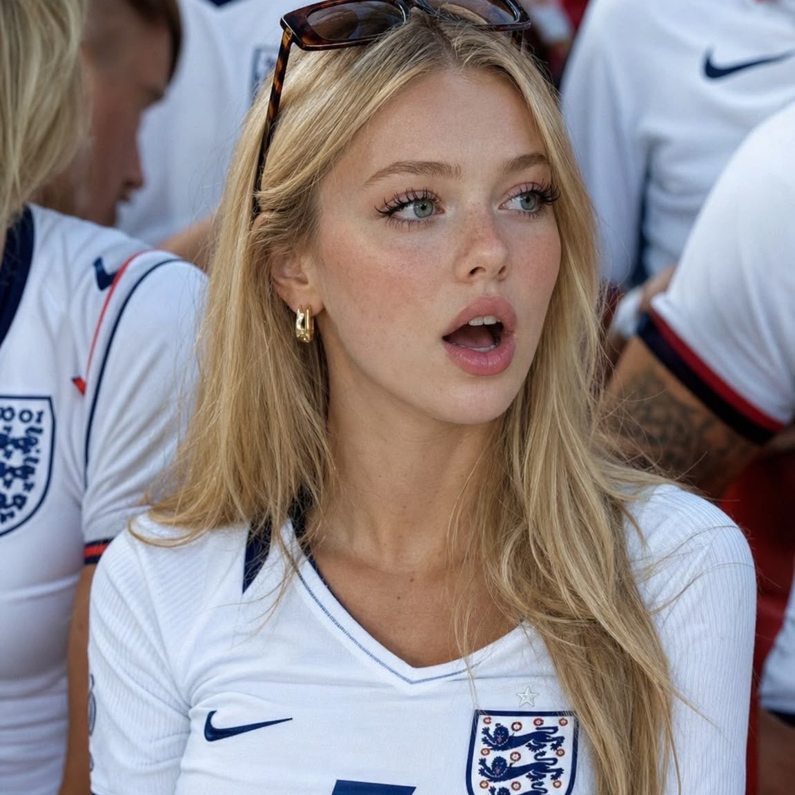 CamilitaGnzlz's tweet photo. Hombres: ¿qué mujeres son más lindas?

🏴󠁧󠁢󠁥󠁮󠁧󠁿 ¿Las de Inglaterra o las de México? 🇲🇽 https://t.co/8vGehBDRjf
