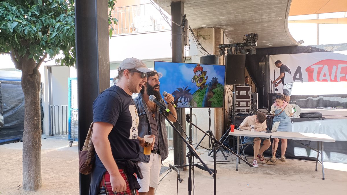 lafrikassa's tweet photo. Un cop més, el Karaoke Friki 🎤 ho peta a l'@espailataifa !
Moltes gràcies als que us heu deixat la veu cantant, els que heu estat escoltant i gaudint de la música de l'anime amb @DoblatgeCatala!
Consolidem una activitat que ja ha esdevingut una tradició dins la #FMTerrassa. https://t.co/ejoxqN7TKz