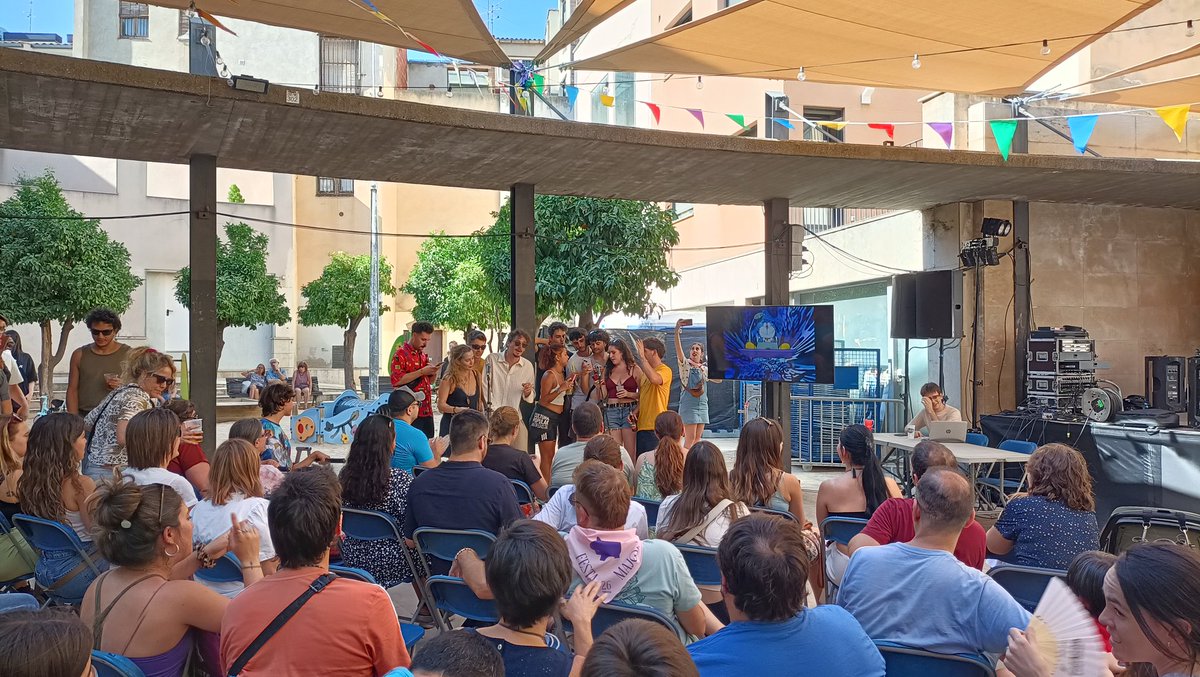 lafrikassa's tweet photo. Un cop més, el Karaoke Friki 🎤 ho peta a l'@espailataifa !
Moltes gràcies als que us heu deixat la veu cantant, els que heu estat escoltant i gaudint de la música de l'anime amb @DoblatgeCatala!
Consolidem una activitat que ja ha esdevingut una tradició dins la #FMTerrassa. https://t.co/ejoxqN7TKz